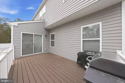 Exterior - 8317 Sunset Dr, Manassas, VA 20110 photo 5 of 6
