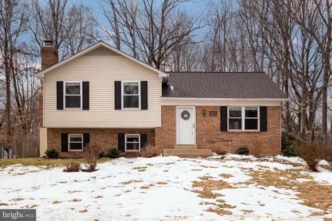 4073 Tarpon Ln, Woodbridge, VA 22193