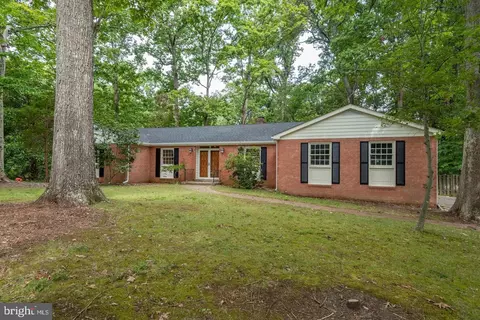 3241 Riverview Dr, Triangle, VA 22172
