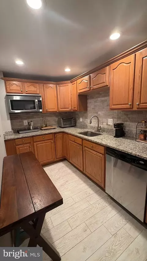 Kitchen - 11998 Youngtree Ct, Bristow, VA 20136 photo 4 of 4