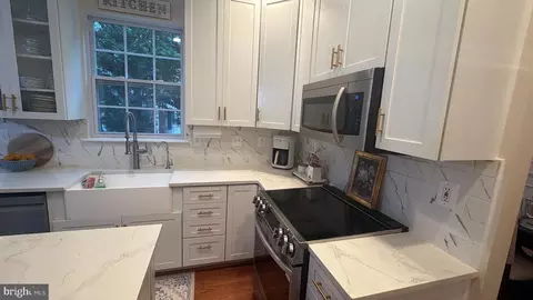 Kitchen - 11998 Youngtree Ct, Bristow, VA 20136 photo 2 of 4