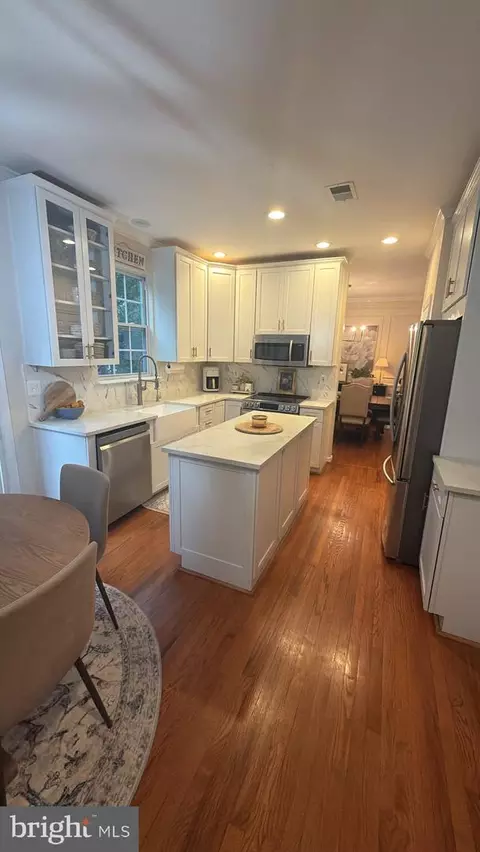 Kitchen - 11998 Youngtree Ct, Bristow, VA 20136 photo 3 of 4