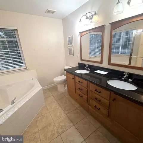 Bath - 11998 Youngtree Ct, Bristow, VA 20136 photo 5 of 6
