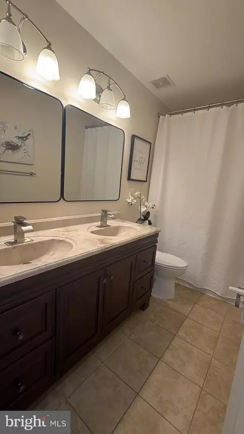 Bath - 11998 Youngtree Ct, Bristow, VA 20136 photo 3 of 6
