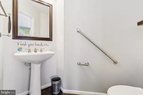 Entry Way - 3204 Lost Pond Ct, Triangle, VA 22172 photo 3 of 3