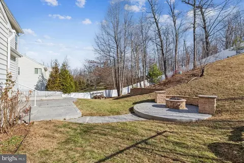 Exterior - 3204 Lost Pond Ct, Triangle, VA 22172 photo 1 of 2