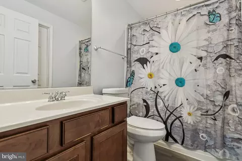 Bath - 3204 Lost Pond Ct, Triangle, VA 22172 photo 1 of 1