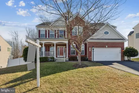 Exterior - 3204 Lost Pond Ct, Triangle, VA 22172 photo 2 of 2