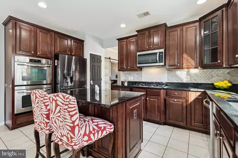 Kitchen - 3204 Lost Pond Ct, Triangle, VA 22172 photo 2 of 3