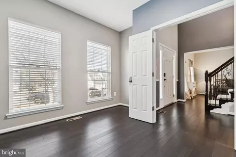 Entry Way - 3204 Lost Pond Ct, Triangle, VA 22172 photo 2 of 3
