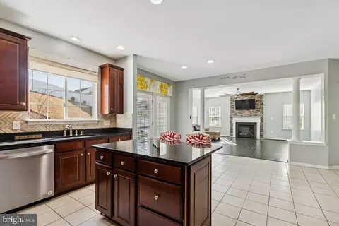 Kitchen - 3204 Lost Pond Ct, Triangle, VA 22172 photo 3 of 3