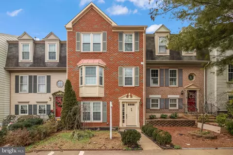 7282 Saint Johns Ct, Manassas, VA 20109