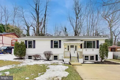 18905 Red Oak Ln, Triangle, VA 22172