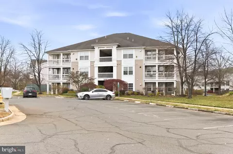 8075 Lacy Dr #101, Manassas, VA 20109