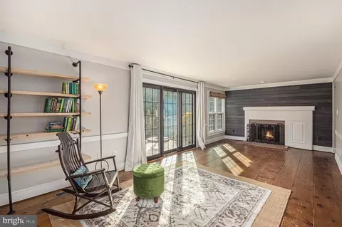 Living - 4635 Holleyside Ct, Dumfries, VA 22025 photo 2 of 3