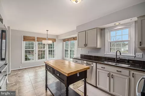 Kitchen - 4635 Holleyside Ct, Dumfries, VA 22025 photo 4 of 4