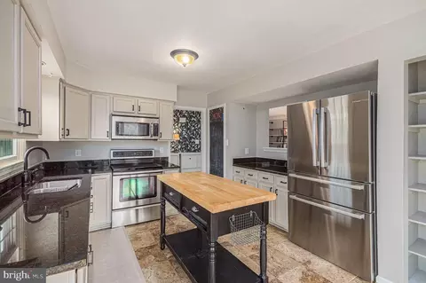 Kitchen - 4635 Holleyside Ct, Dumfries, VA 22025 photo 3 of 4