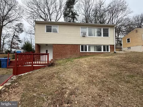 1515 Frances Dr, Woodbridge, VA 22191