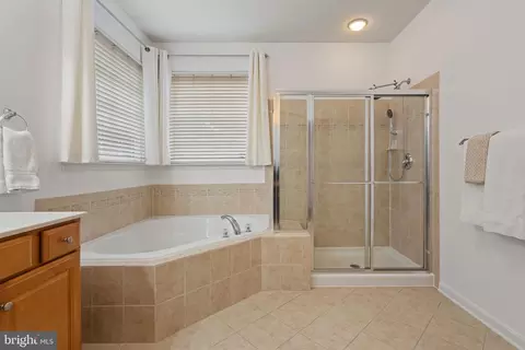 Bath - 16040 Dancing Leaf Pl, Dumfries, VA 22025 photo 2 of 3