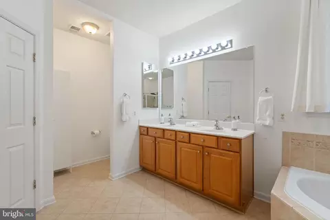 Bath - 16040 Dancing Leaf Pl, Dumfries, VA 22025 photo 3 of 3