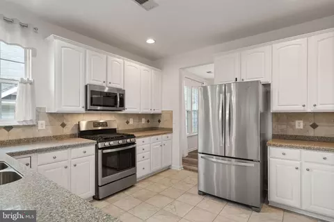 Kitchen - 16040 Dancing Leaf Pl, Dumfries, VA 22025 photo 3 of 3