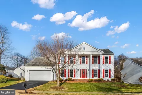 2796 Maple Ridge Dr, Woodbridge, VA 22192
