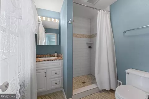 Bath - 6099 River Forest Dr, Manassas, VA 20112 photo 2 of 5