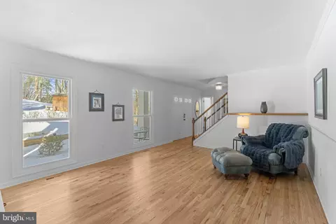 Living - 6099 River Forest Dr, Manassas, VA 20112 photo 2 of 3