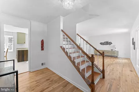 Entry Way - 6099 River Forest Dr, Manassas, VA 20112 photo 4 of 9
