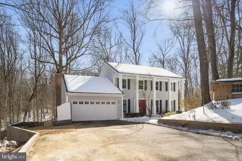 Exterior - 6099 River Forest Dr, Manassas, VA 20112 photo 3 of 14