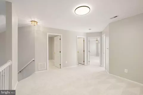 Entry Way - 6932 Walnut Hill Dr, Gainesville, VA 20155 photo 5 of 7