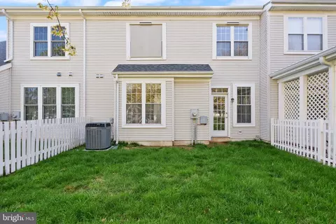 Exterior - 6932 Walnut Hill Dr, Gainesville, VA 20155 photo 2 of 5