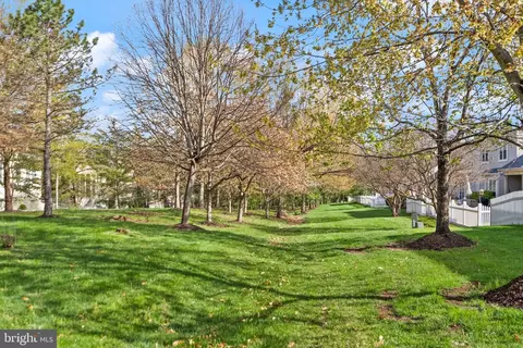 Exterior - 6932 Walnut Hill Dr, Gainesville, VA 20155 photo 4 of 5
