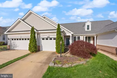 6932 Walnut Hill Dr, Gainesville, VA 20155