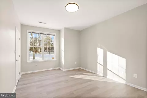 Bedroom - 6932 Walnut Hill Dr, Gainesville, VA 20155 photo 1 of 7