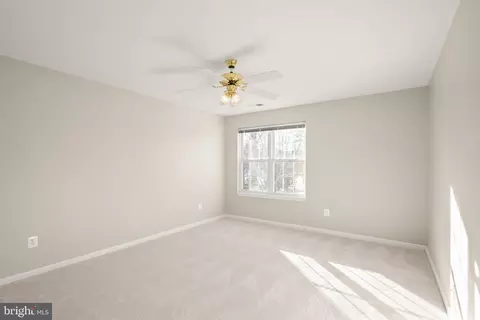 Bedroom - 6932 Walnut Hill Dr, Gainesville, VA 20155 photo 4 of 7