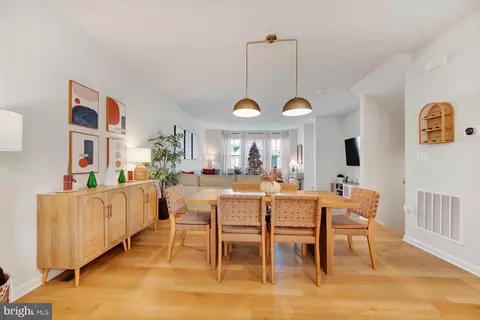 Dining - 18307 Summit Pointe Dr, Triangle, VA 22172 photo 2 of 2