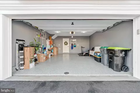 Entry Way - 18307 Summit Pointe Dr, Triangle, VA 22172 photo 7 of 8