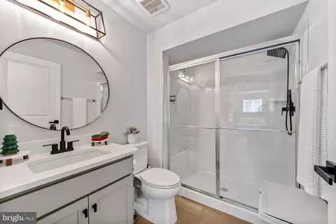 Bath - 18307 Summit Pointe Dr, Triangle, VA 22172 photo 3 of 3
