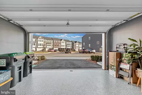 Entry Way - 18307 Summit Pointe Dr, Triangle, VA 22172 photo 8 of 8