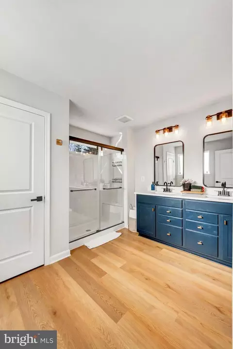 Bath - 18307 Summit Pointe Dr, Triangle, VA 22172 photo 1 of 3