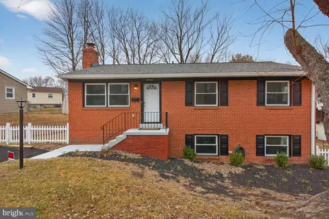 13418 Hillendale Dr, Woodbridge, VA 22193