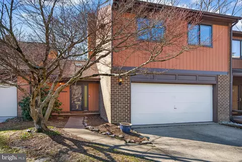 2599 Tree House Dr, Woodbridge, VA 22192