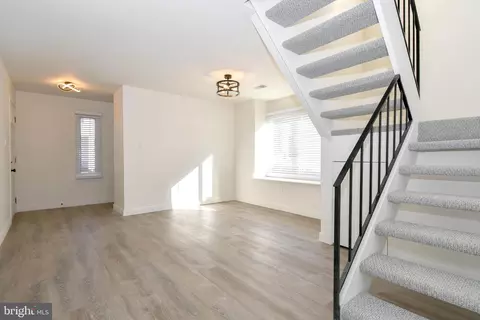 Living - 7516 Purdue Ct, Manassas, VA 20109 photo 2 of 11