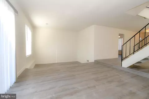 Living - 7516 Purdue Ct, Manassas, VA 20109 photo 9 of 11