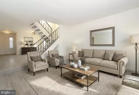 Living - 7516 Purdue Ct, Manassas, VA 20109 photo 6 of 11