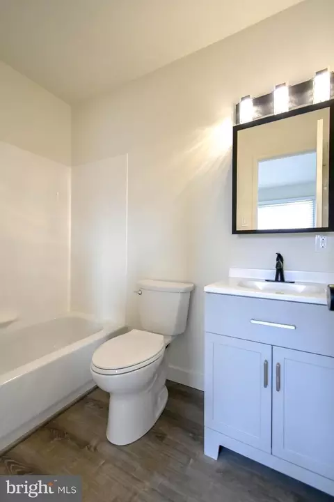 Bath - 7516 Purdue Ct, Manassas, VA 20109 photo 2 of 3