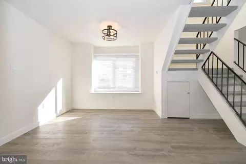 Living - 7516 Purdue Ct, Manassas, VA 20109 photo 3 of 11