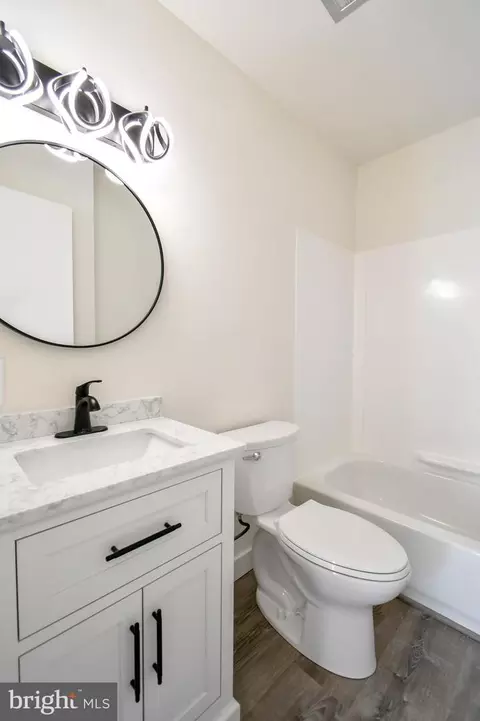 Bath - 7516 Purdue Ct, Manassas, VA 20109 photo 3 of 3
