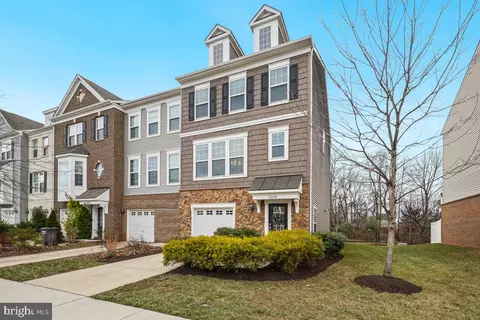 8898 Englewood Farms Dr, Manassas, VA 20112